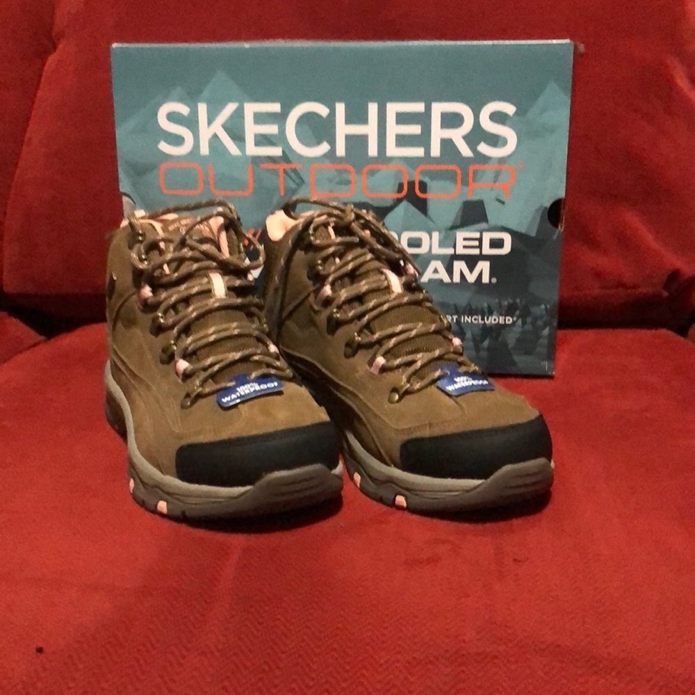 Sketchers Outdoor Trego - Apline Trail Women’s Hiking Boots - 100% Waterproof!